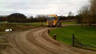 VOLVO FM480 6X4 with Reisch trailer dumping sand -  PHE GANDRUP.3gp