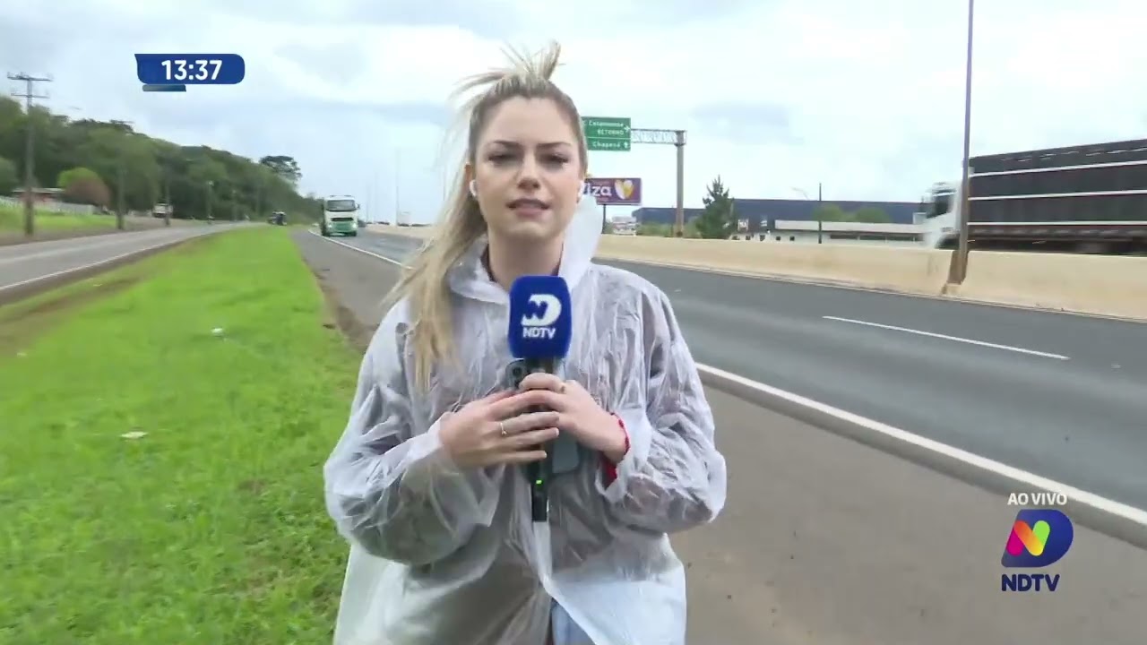 Carro capota na marginal da BR-480 e mobiliza socorro em Chapecó