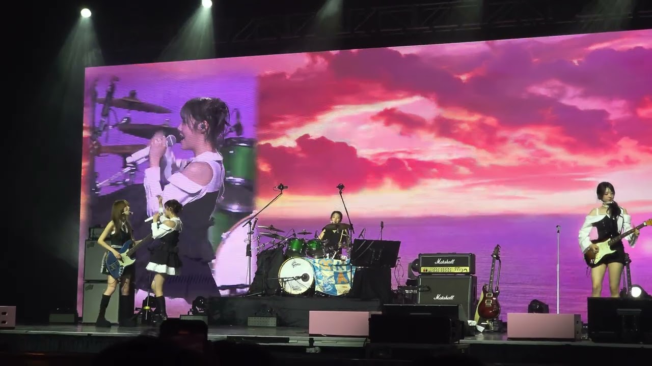 QWER 1ST WORLD TOUR 'ROCKATION' in HONG KONG - D-Day - 8/2/2026