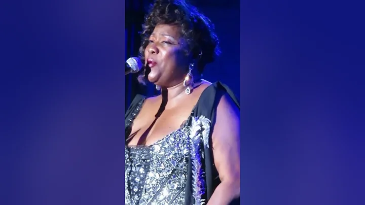 Loretta Devine performing "Listen" from the Dreamg...
