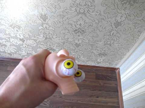 Прикольная игрушка свинки с выпадающими глазами - YouTube