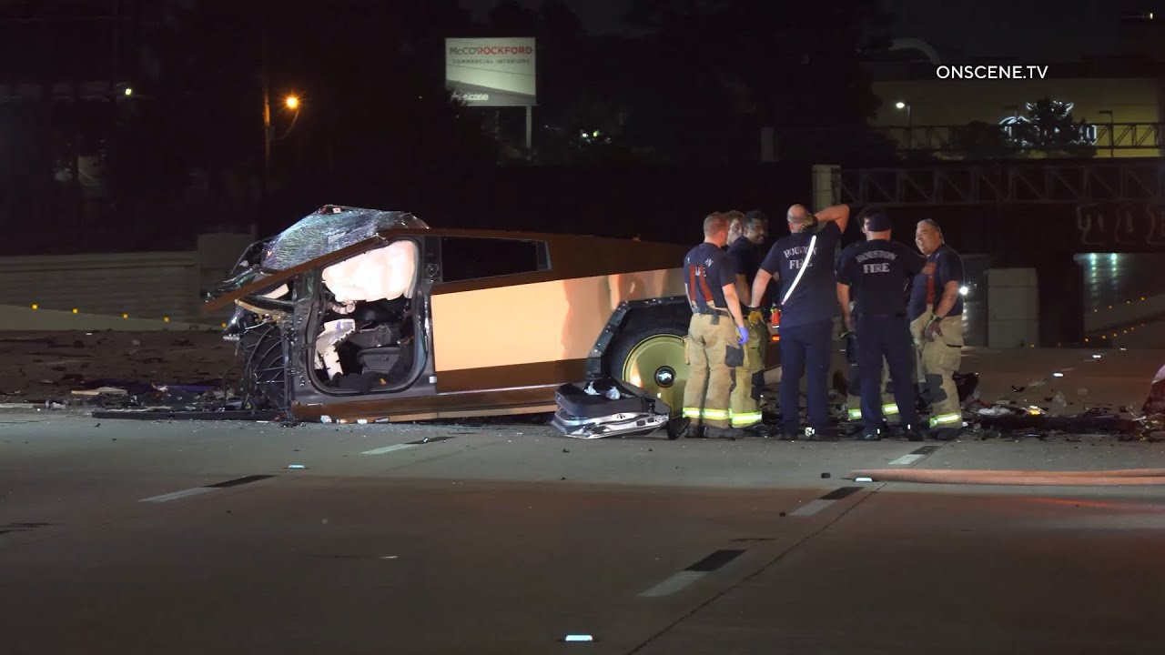 Водитель BMW погиб после столкновения с Cybertruck