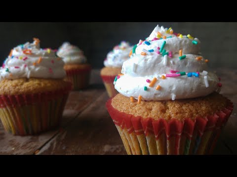 Βίντεο: Πώς να φτιάξετε Cupcakes φράουλας