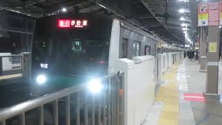 E233系2000番台マト13編成（51E代走）急行伊勢原行き　本厚木駅発車！
