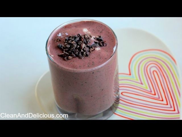 Clean Eating Chocolate Raspberry Smoothie For Your Valentine | Clean & Delicious