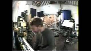 Radiohead -- 'Unravel' (Björk Cover) chords
