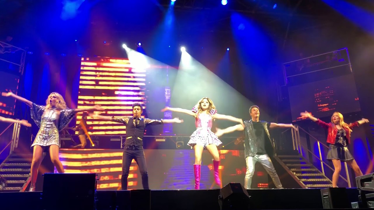 Valiente (grupal) - SoyLuna Live - 25.02.18