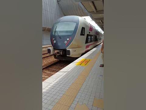 ERL arrives at Salak Tinggi Station - YouTube