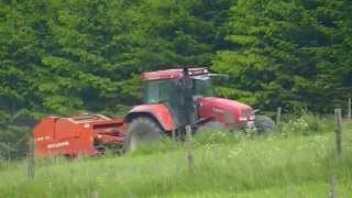 CASE IHC Traktor  Heuernte im in Sauerland und deren Umgebung mit Rundballen Presse Welger RP12   Ju