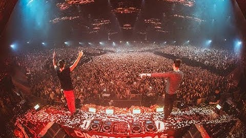 Dimitri Vegas & Like Mike vs ANGEMI - Garden Of Madness (LIVE Intro Garden Of Madness 2018)