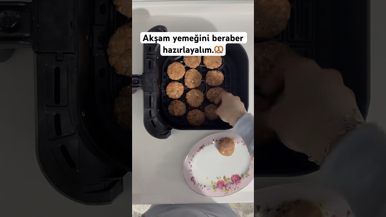 Köfte makarna salata yaptım????#köfte #makarna #akşamyemeği #yemek #yemektarifi #tarif #evyemeği #home Köfte makarna salata yaptım????#köfte #makarna #akşamyemeği #yemek #yemektarifi #tarif #evyemeği #home