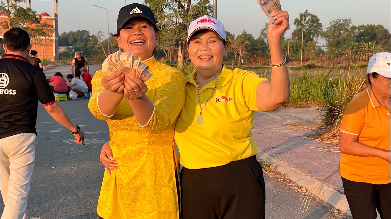 cuối năm họp mặt cùng nhóm 