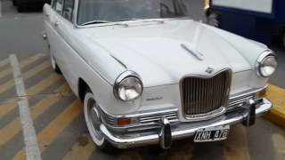 Riley 4/68, 4/72. Old british cars in South America.