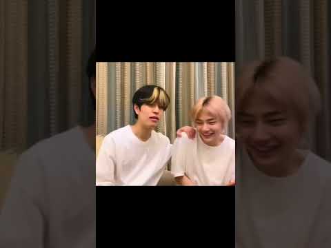 Stray Kids Seungmin and Jeongin Vlive #straykids #skz #seungmin #jeongin #in #vlive