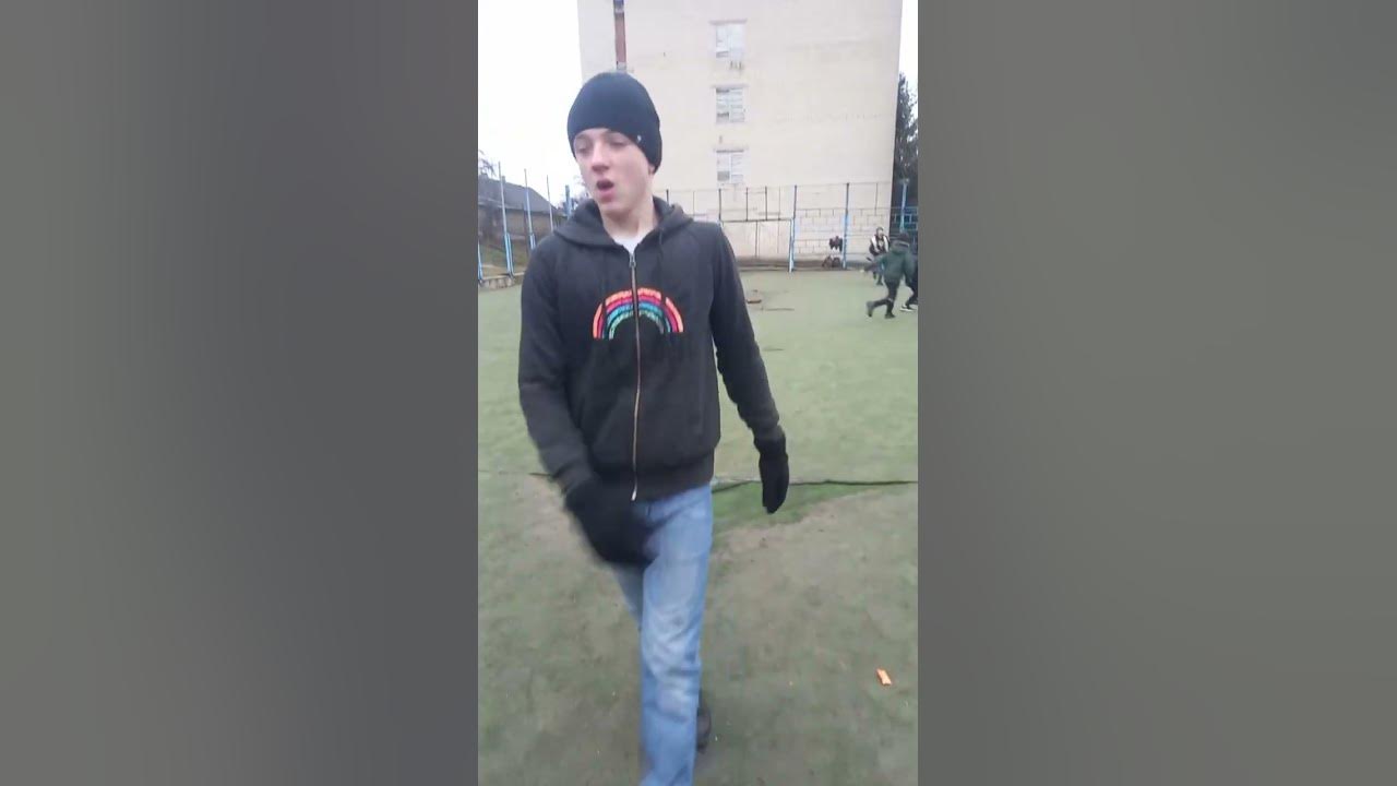 футболист Денис - YouTube