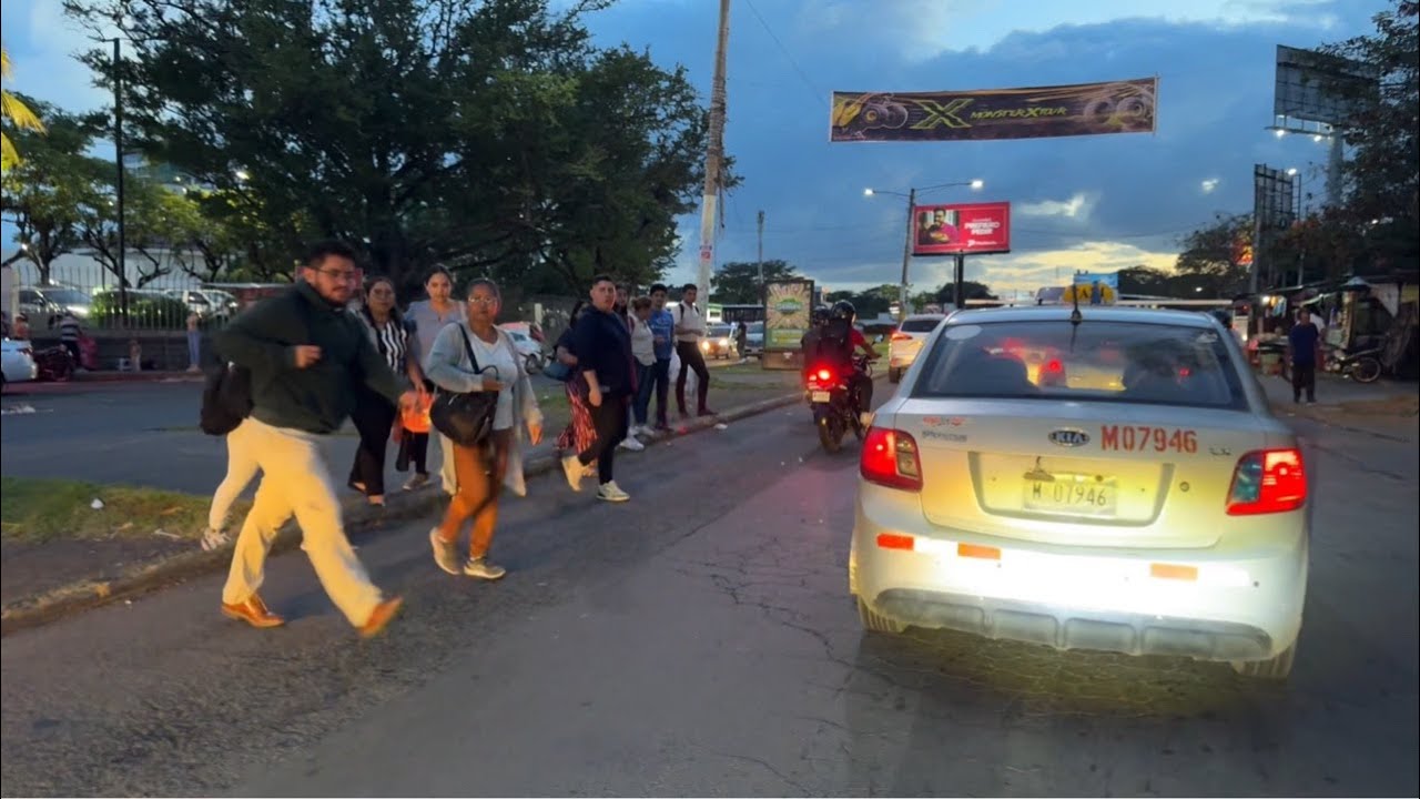 Un Random En CALLES De Managua NICARAGUA irl