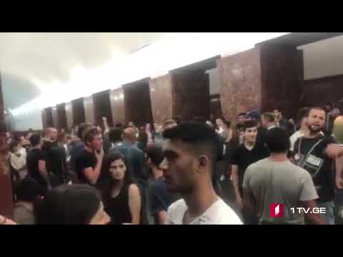 „რუსთაველის“ მეტროში ორ ახალგაზრდა მამაკაცს ფიზიკურად გაუსწორდნენ