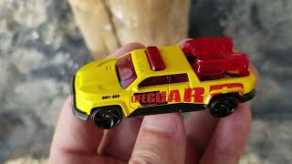 Showing Diecast Model Cars in Hands #carros #cars #diecastcars #modelcars #showing