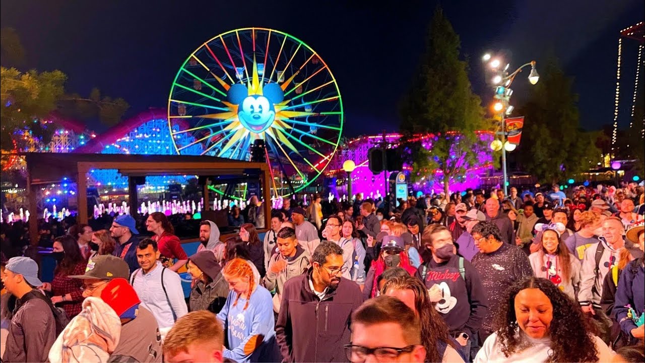 🔴 LIVE Monday Night At Disneyland Resort! World Of Color, Rides, Park Updates & More!