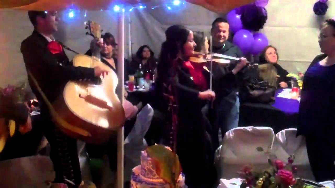 Mananitas Con Mariachi Para Mi Madre en su Cumpleanos! - YouTube