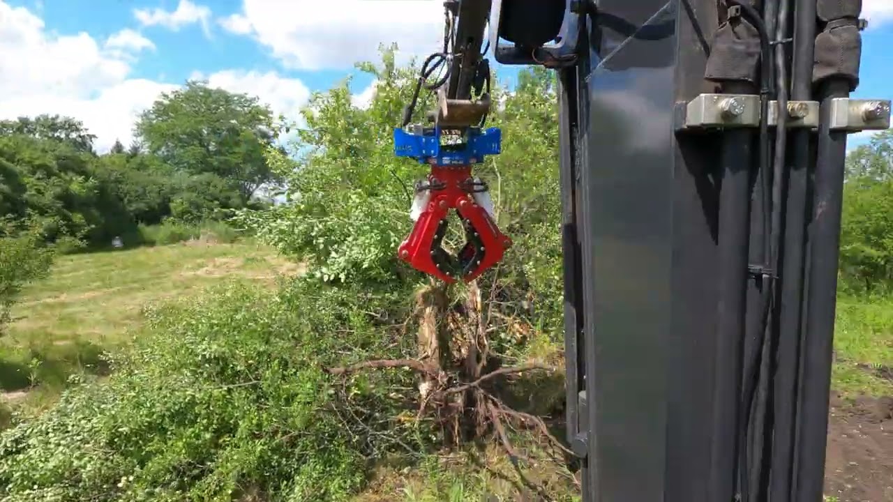 John Deere 60G CMP HYDRA GRAPPLE LAND CLEARING!