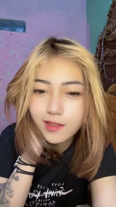 Cewek cantik rambut pirang - pak cepak jeder
