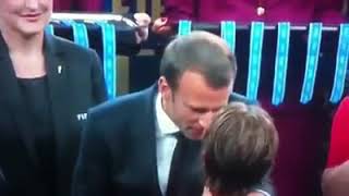 رئيسة كرواتيا تبكي عندما عانقت أحد اللاعبين
