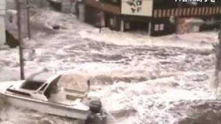 街に押し寄せる大津波＝宮城県気仙沼市