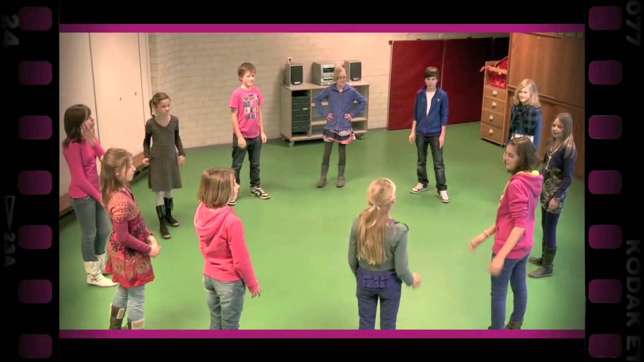 Klap doorgeven (dramaoefening bij lesmethode DramaOnline)