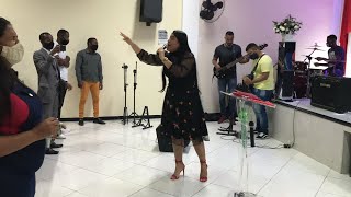 Cantora Gabriela Paes - Assembleia de Deus Madureira