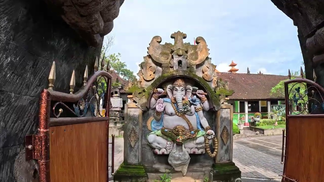 Walking side street of Amed