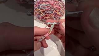 How to crochet a chain #easycrochet #crochet #beginnercrochet #knitandcrochetdesign #howtocrochet