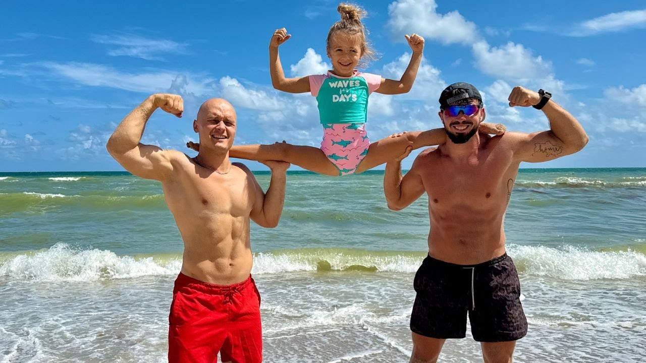 Gymnast Girl Shocked Bodybuilders with Her Skills on the Beach!