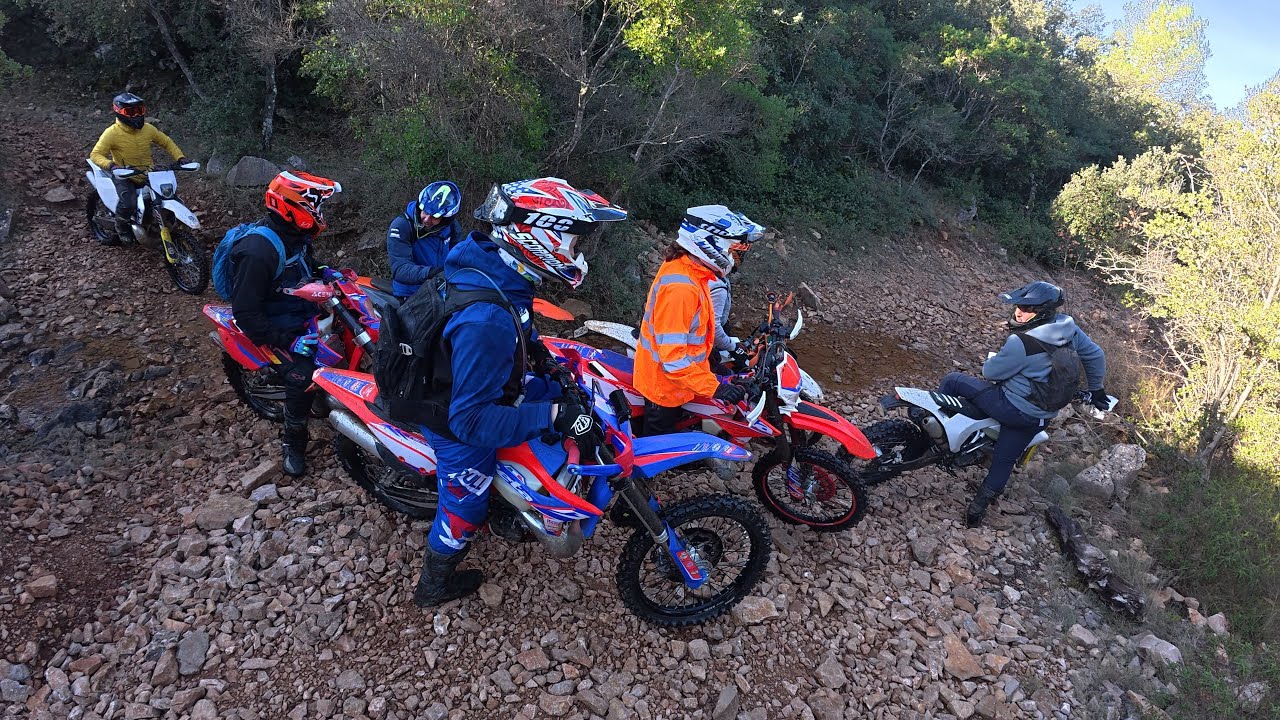 Grosse sortie a 8 moto enduro ça donne ça￼(des belles chutes) 
