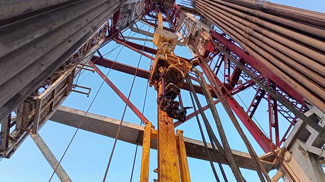 pull out of Hole drilling rig oilfield oil industry petroleum eng well control blowout preventer