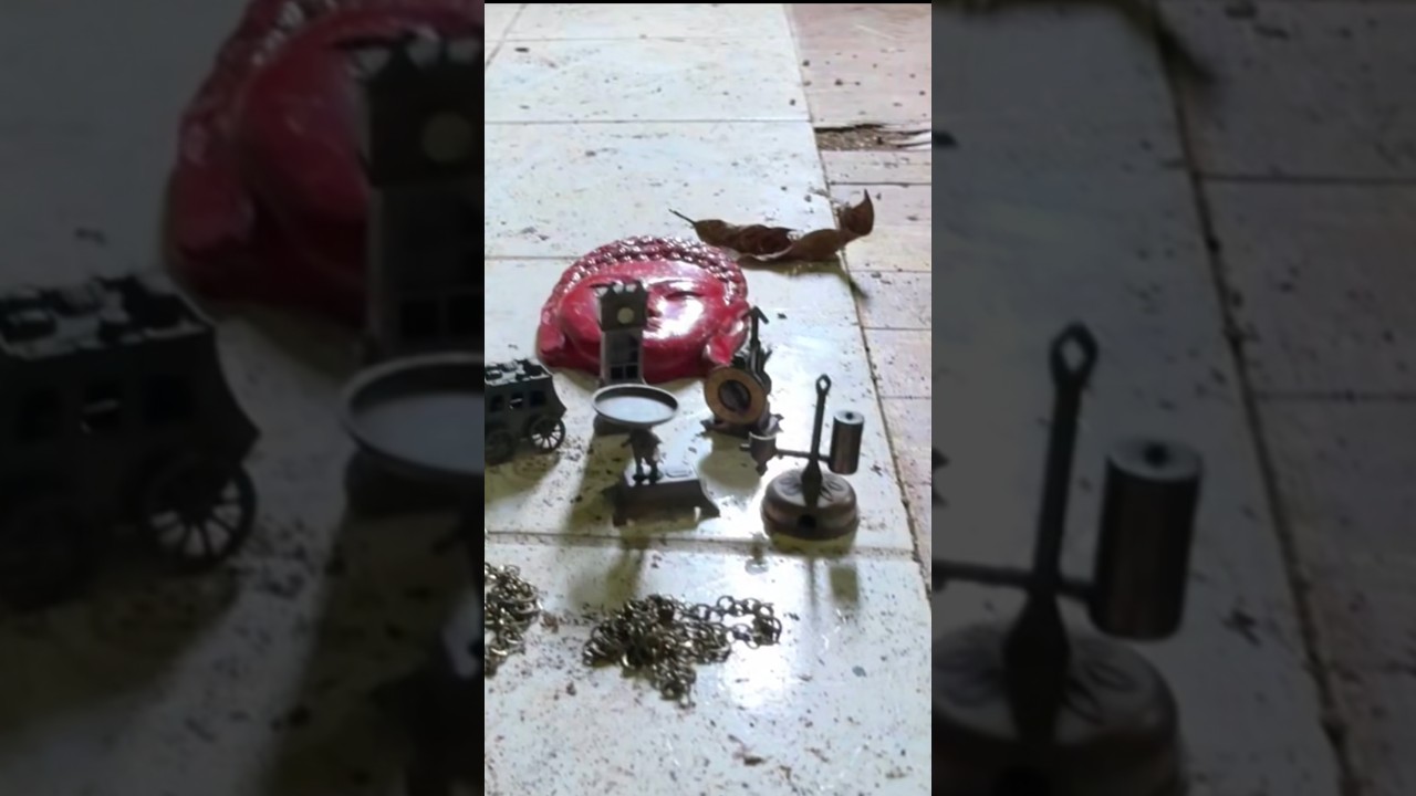 He found an immeasurable treasure inside the vault in the hole in the ceiling 🤑💸 |