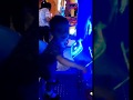 Bb y juego electrónico, manejando moto