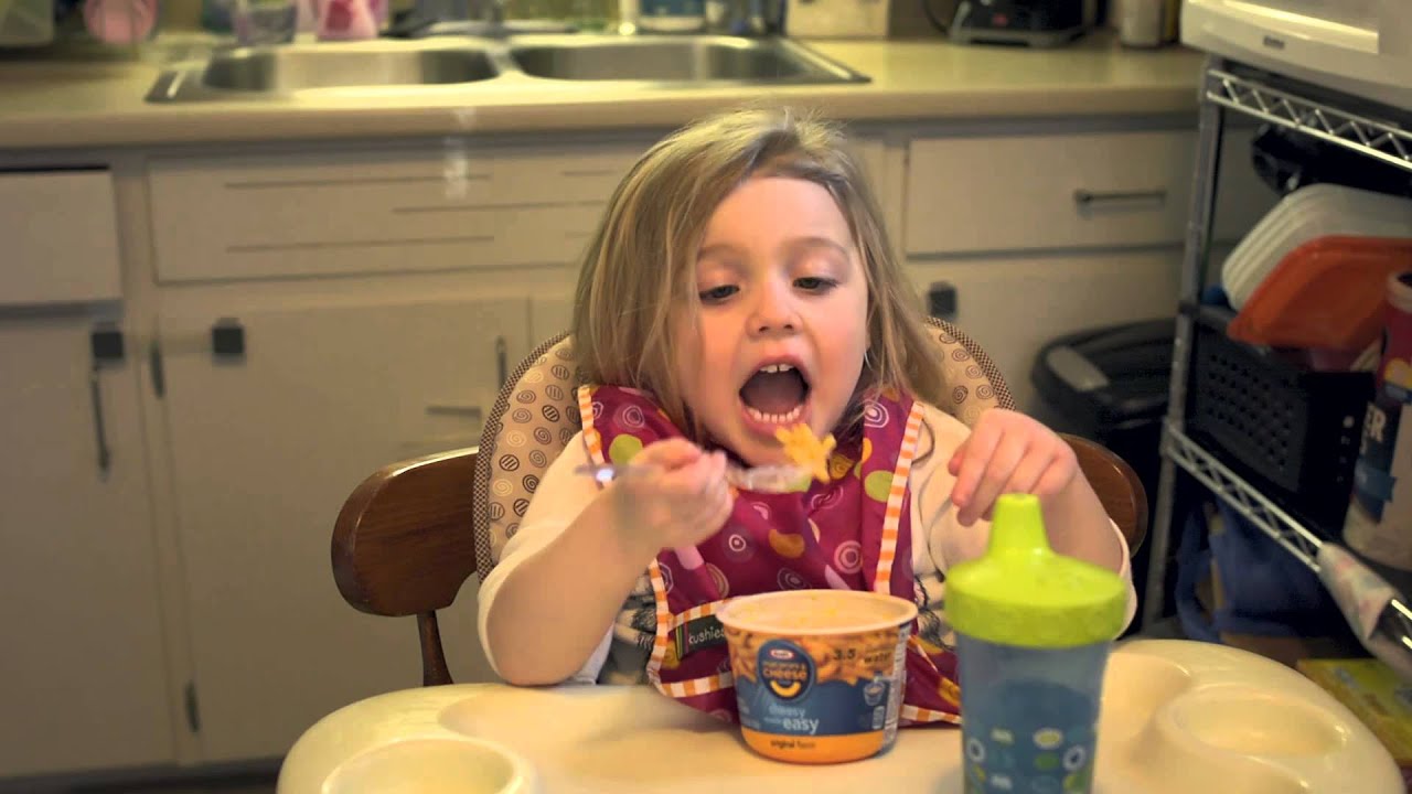 Everybody likes mac and cheese. Do you, Do You? Allison loves Macaroni