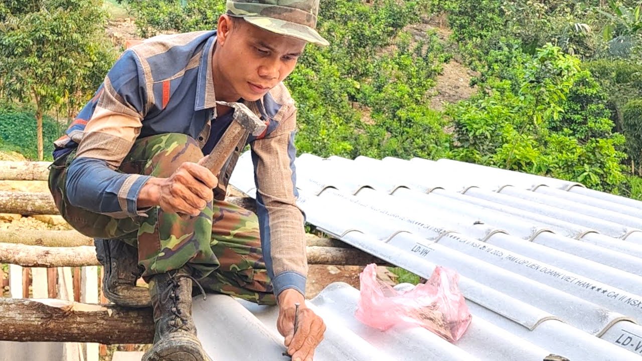 Завершили крышу свинарника – строю свою ферму с нуля