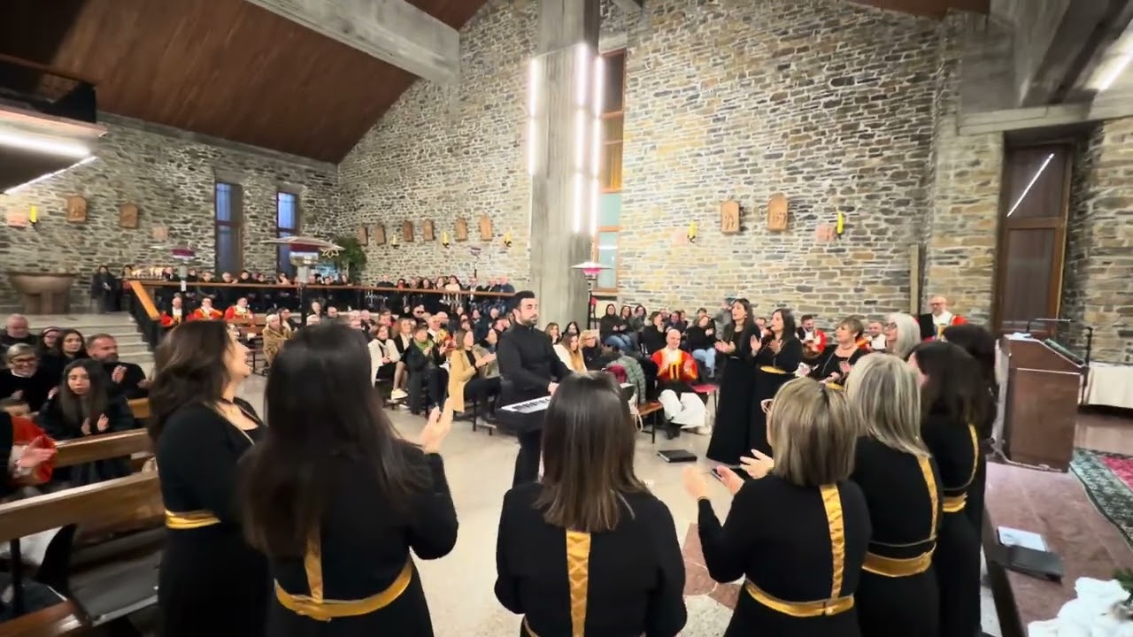 03/01/26 Coro Prendas de Armonias di Mamoiada esegue un medley natalizio per i 25 anni Coro Padentes