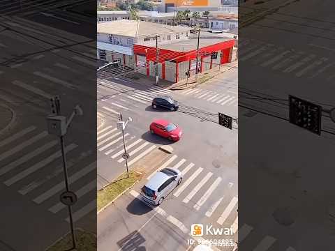 Motoristas educados não precisão de semáforo 🚦 🚦 🚦