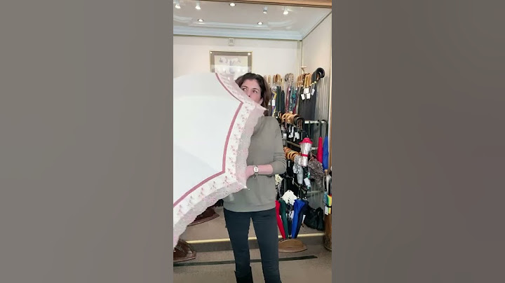 QUELLE DIFFÉRENCE ENTRE UN PARAPLUIE ET UNE OMBRELLE ?