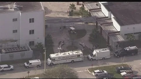 Should teachers be armed with guns at school?