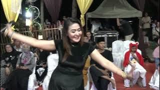 BUNGA AYU SAGITA PENGANTIN BARU (HEBOH GOYANGANYA) Feat SANDI SUNAN KENDANG GILA KENDANGNYA NGEBUTTT