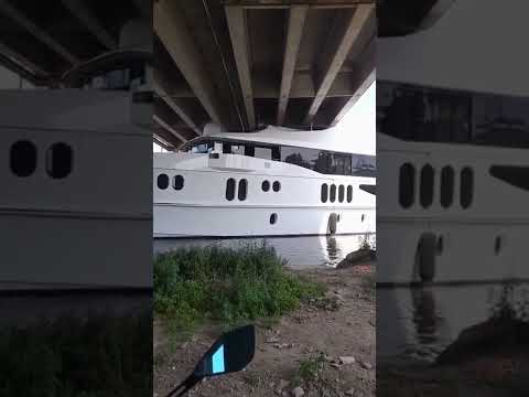 Luxurious 59-meter yacht collided with bridge, IDOL