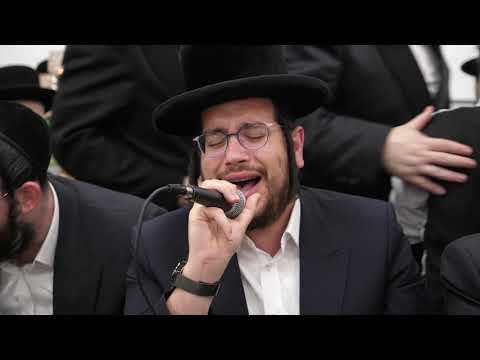 מקהלת מלכות ופנחס ביכלר, מנדי וייס, בנצי שטיין, הערשי סגל, שמוליק לוטרמן - מחרוזת קומזיץ