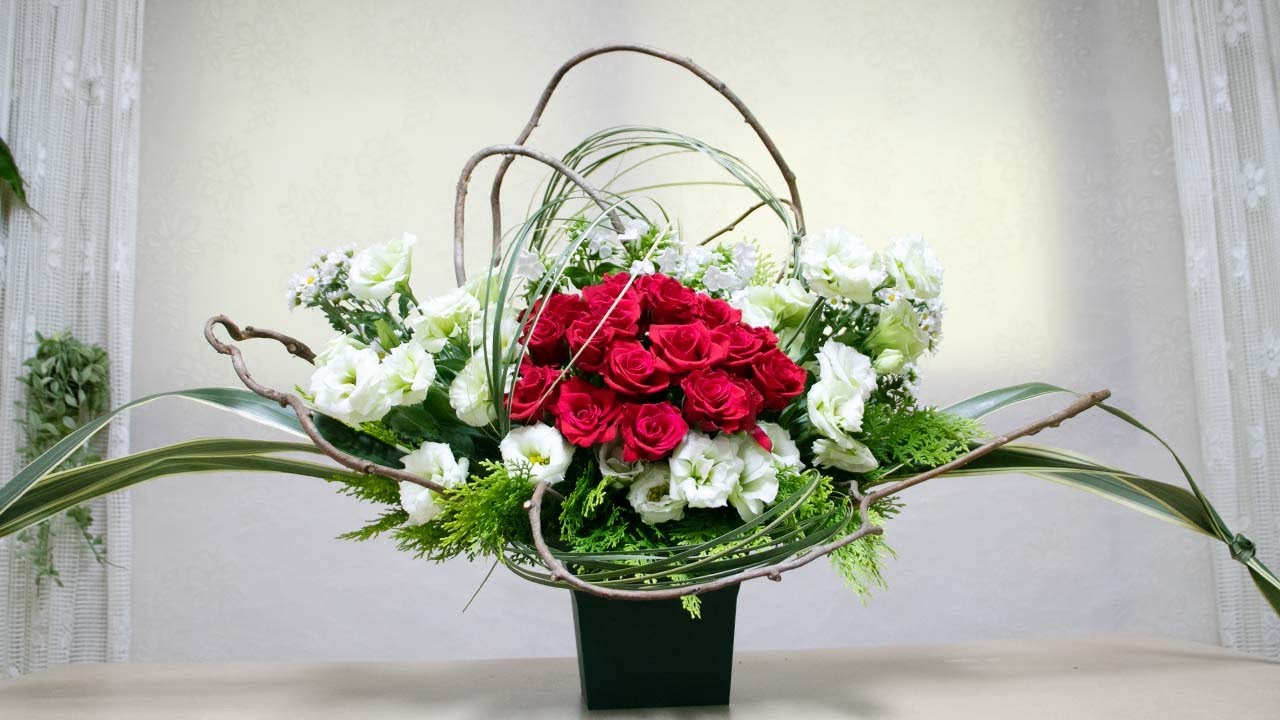 잎새란 편백 장미 후록스 소국 다래넝쿨 리시안으로 성전꽃꽂이/성령으로 비상