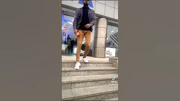 Muslim عشان انا حته تقيله في بلد 