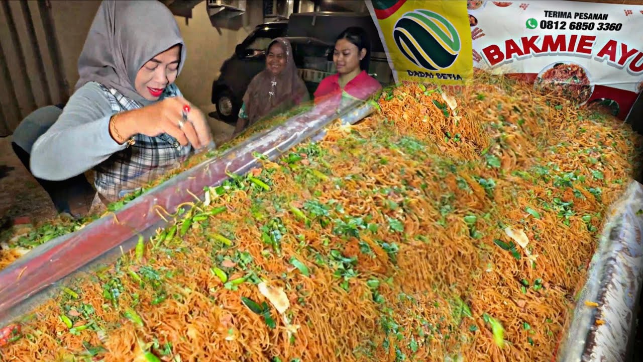 JUALAN MIE GORENG DI AMPRAH HABIS 1 KUINTAL! YANG BELI PAKAI NO ANTRIAN, BANYAK DIGEMARI PEMBELI