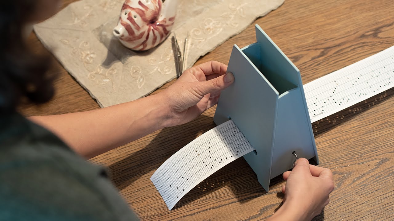 Elevate Your Experience: Uniquely Designed Music Box for Dreamy and Relaxing Melodies